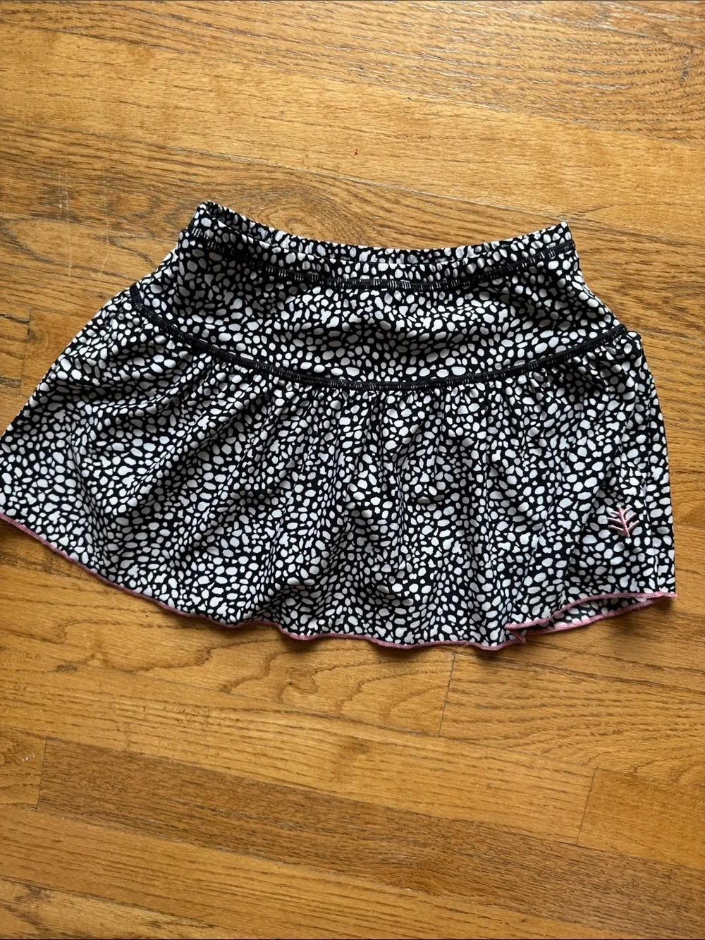 Coolibar Black and White Pebble Print Girls Skort size Small